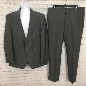 Men’s Farah 2 Piece Gray Suit